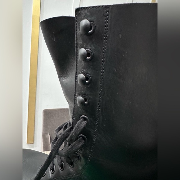 Bottega Veneta
Lug Sole Combat Boots - Picture 6 of 17